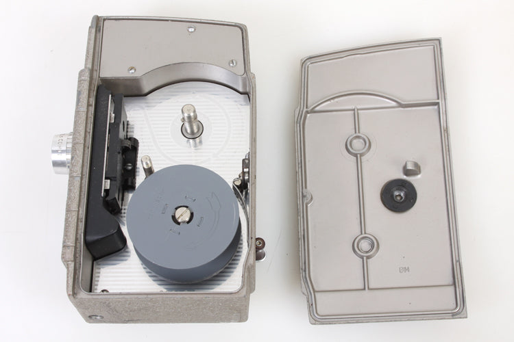 BELL & HOWELL TWO TWENTY 8MM CINE/MOVIE CAMERA VINTAGE