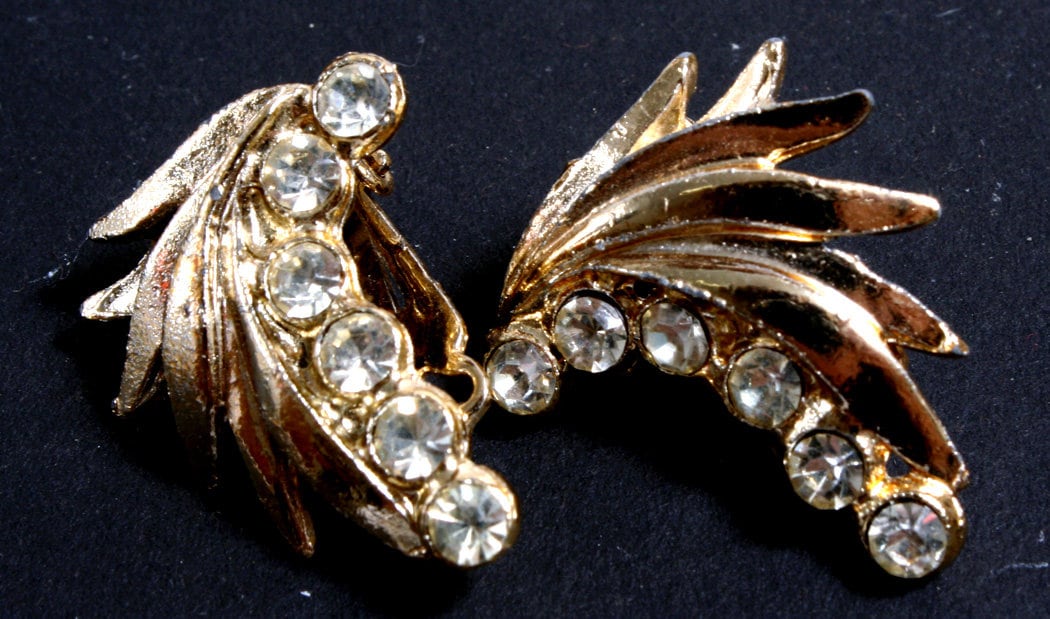 Change Purse with Jewelry//Clip On Earings//Bracelet//Aries Ram Pin//Dress Up