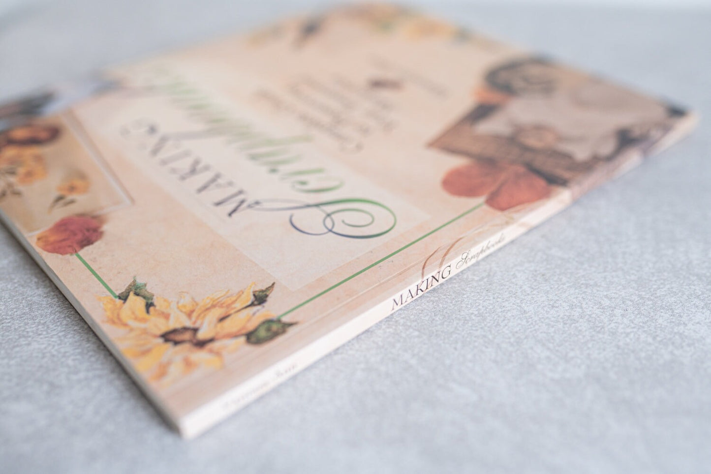 Making Scrapbooks: Guide to Preserving Treasured Memories by Vanessa-Ann