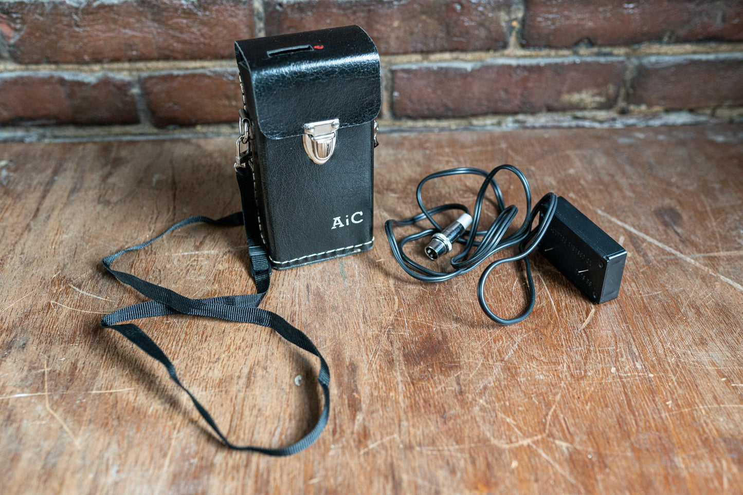 Black Side Case w/ Strap - Circa 1960s - Comes with Ultrablitz Meteor Accessory