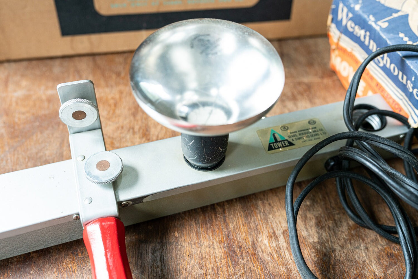 Tower Light Bar 4 Socket Light Head w/ 3 Bulbs, Grip, and Packaging