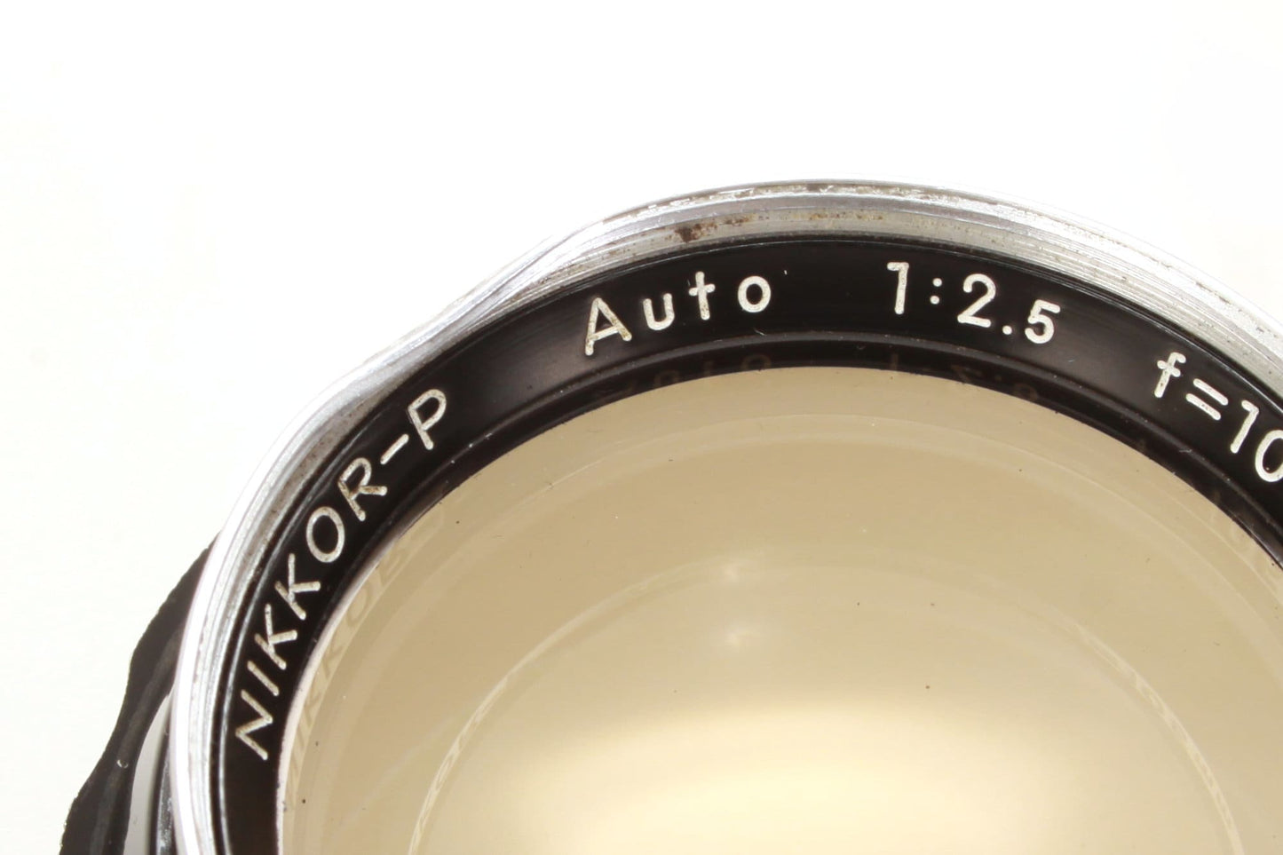 Nikon 105mm f2.5 Nippon Kogaku Auto Nikkor P Telephoto Lens w/ Front & Rear Caps