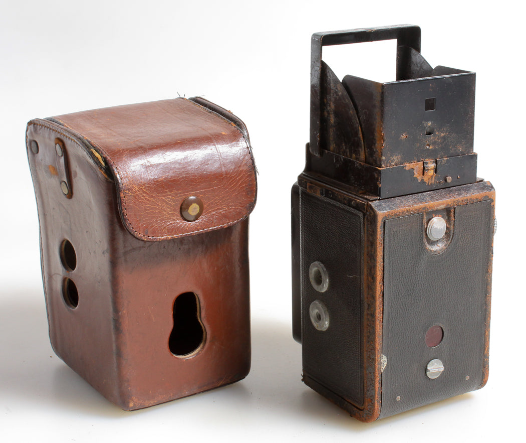 TLR CAMERA W/CASE