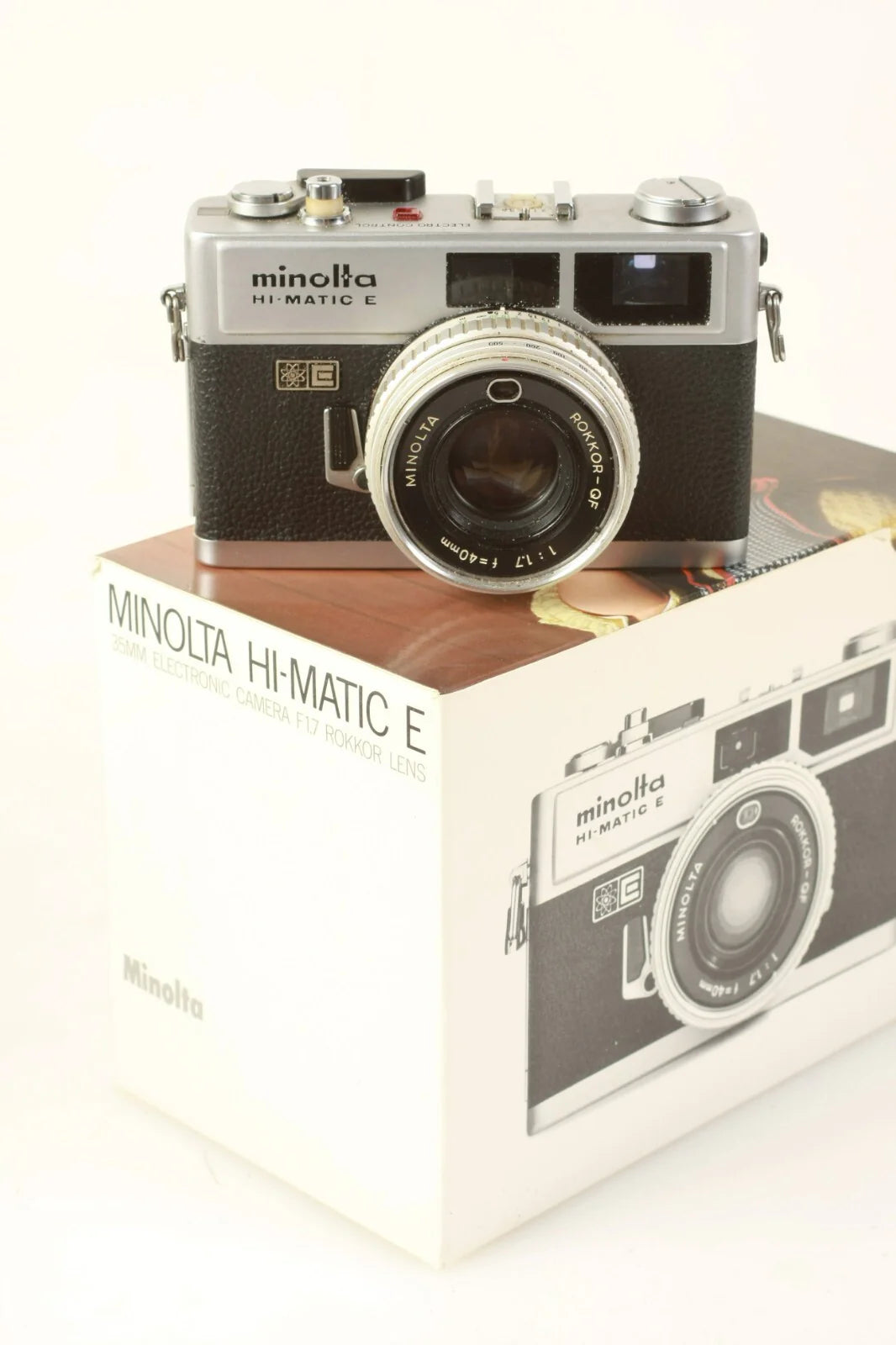 Vintage Minolta Hi-Matic E Rangefinder Camera with 40mm Rokkor – For Parts/Repair