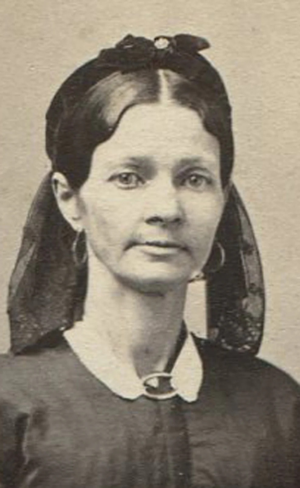 VERY THIN, LONG NECK WOMEN. CDV, PITTSBURGH, PA.