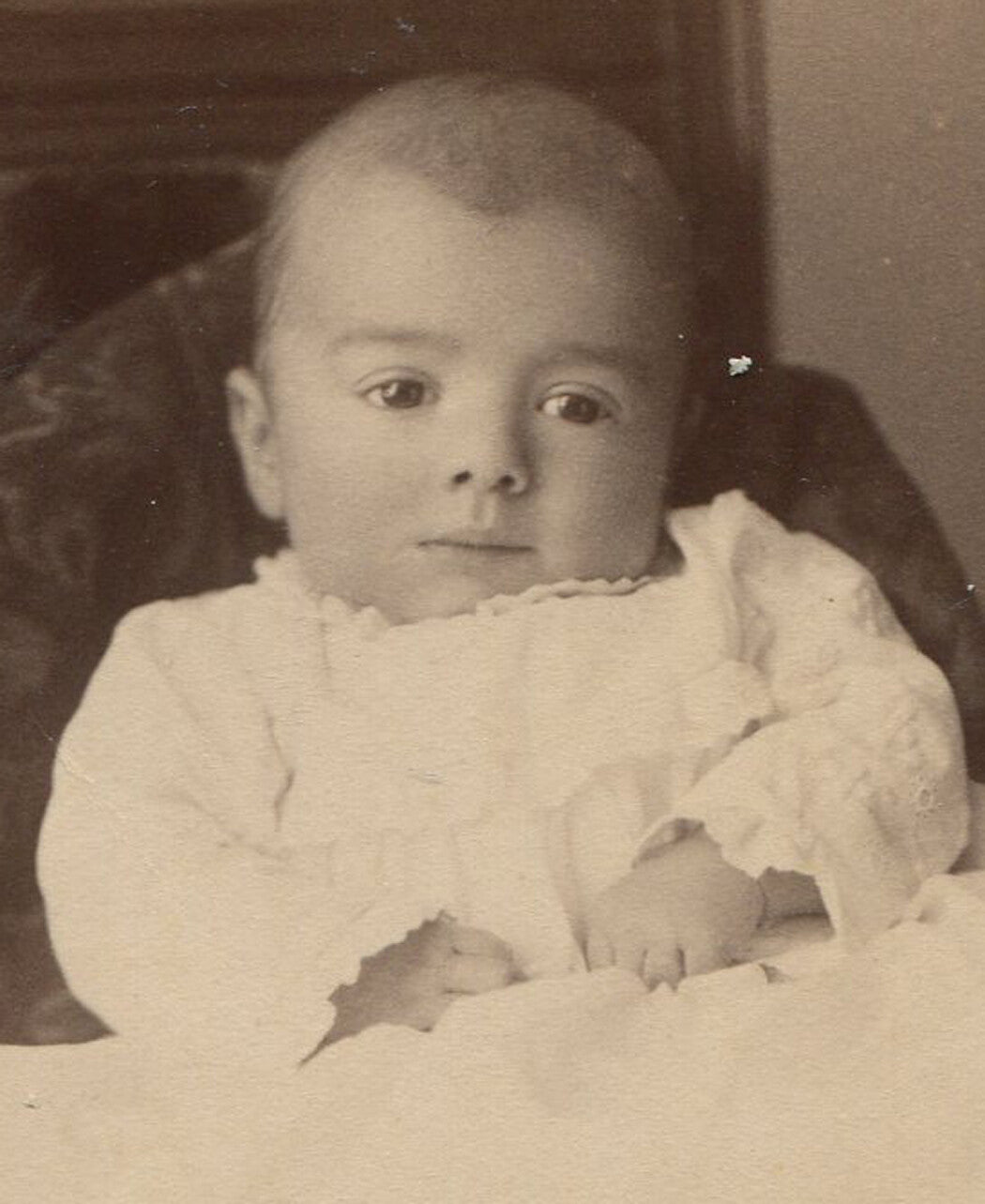 CUTE ROUND FACED BABY. 1890 CABINET CARD. CLOQUET, MINNESOTA.