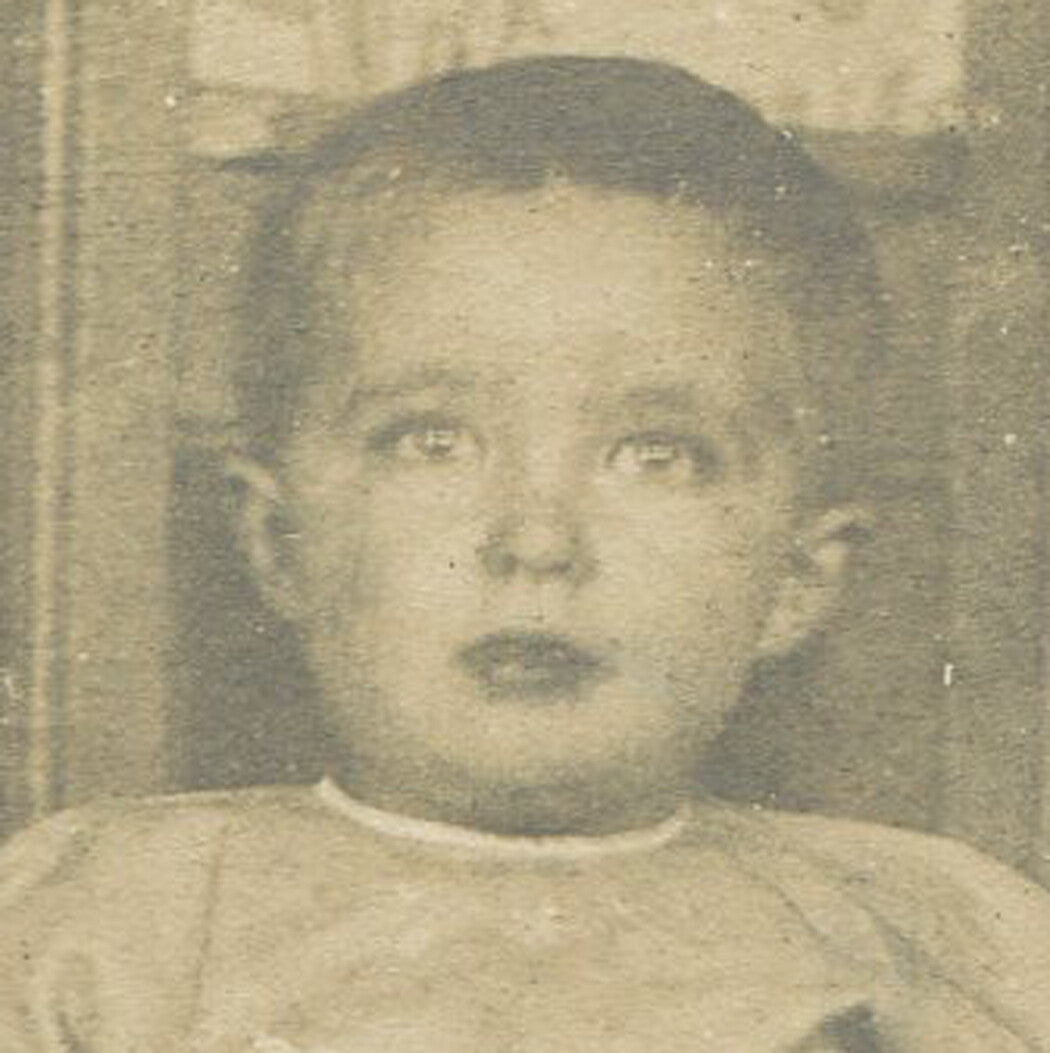 CUTE TODDLER POSED IN CHILD SIZED CHAIR. SILVER PRINT, CIRCA 1900.