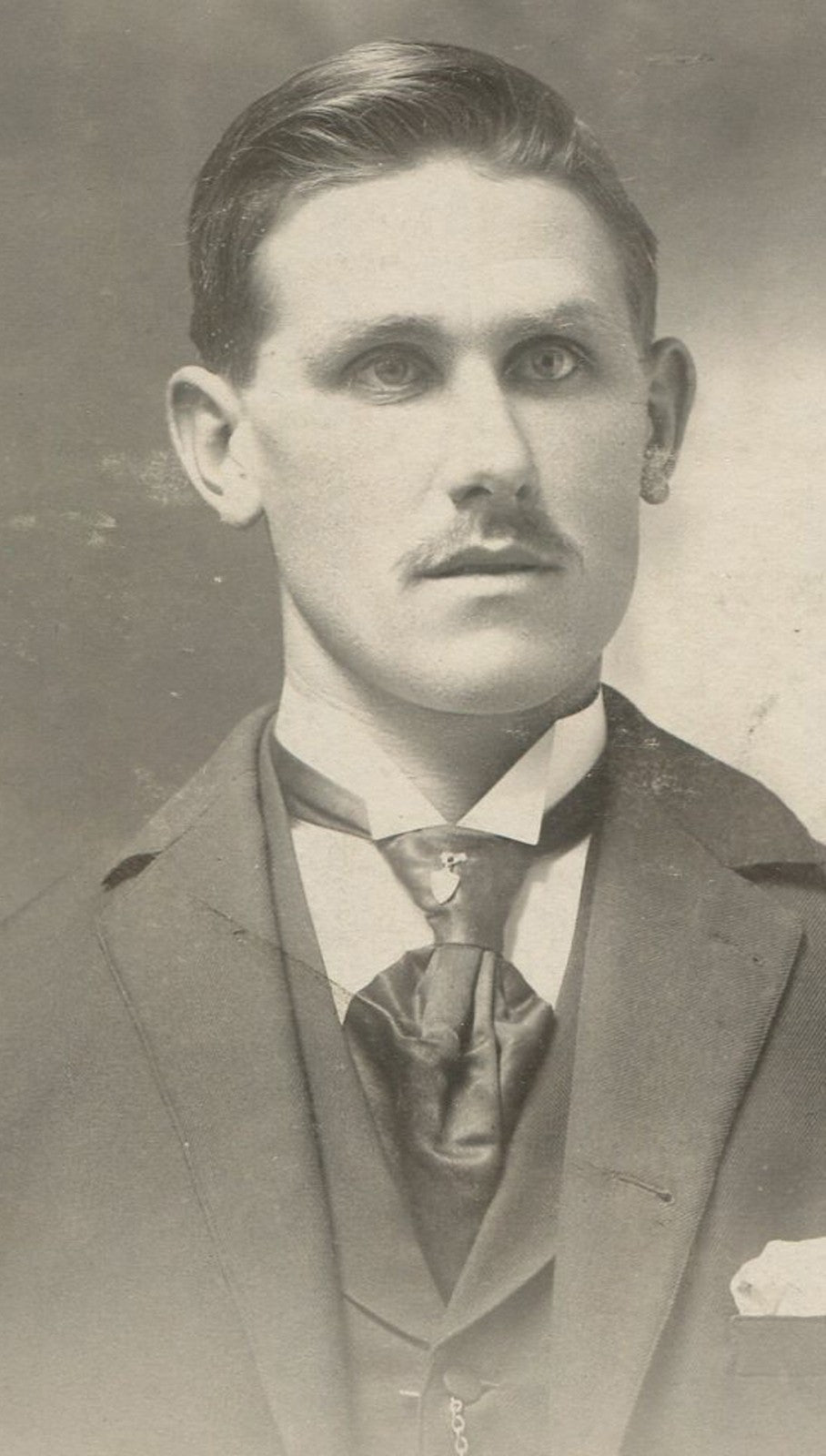 Vintage Cabinet Card Photo 1900: Man with Deep-Set Eyes, Slick Hair, Large Tie -