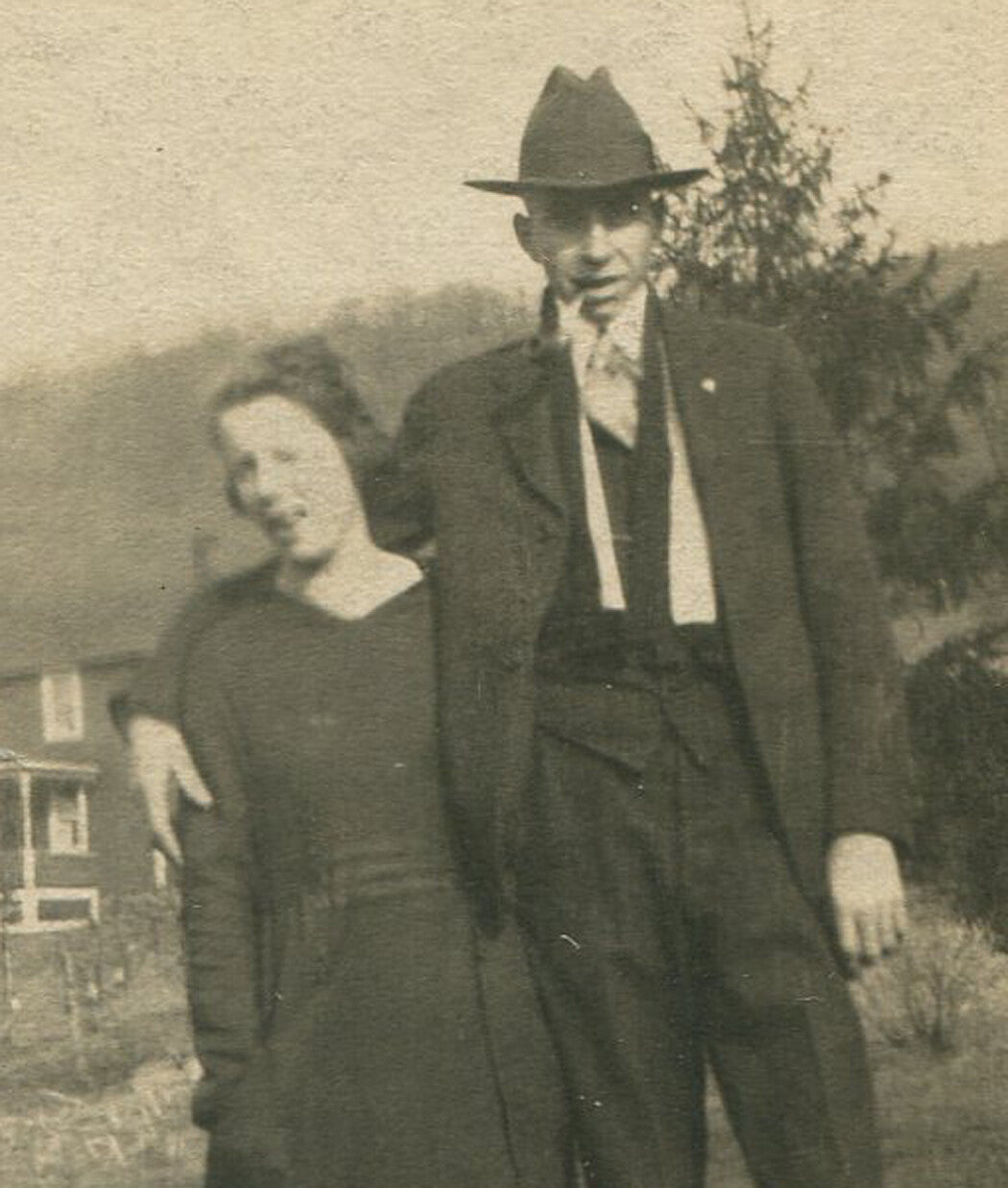 COUPLE POSED ON GRASSY FIELD. 1900 SILVER PRINT.