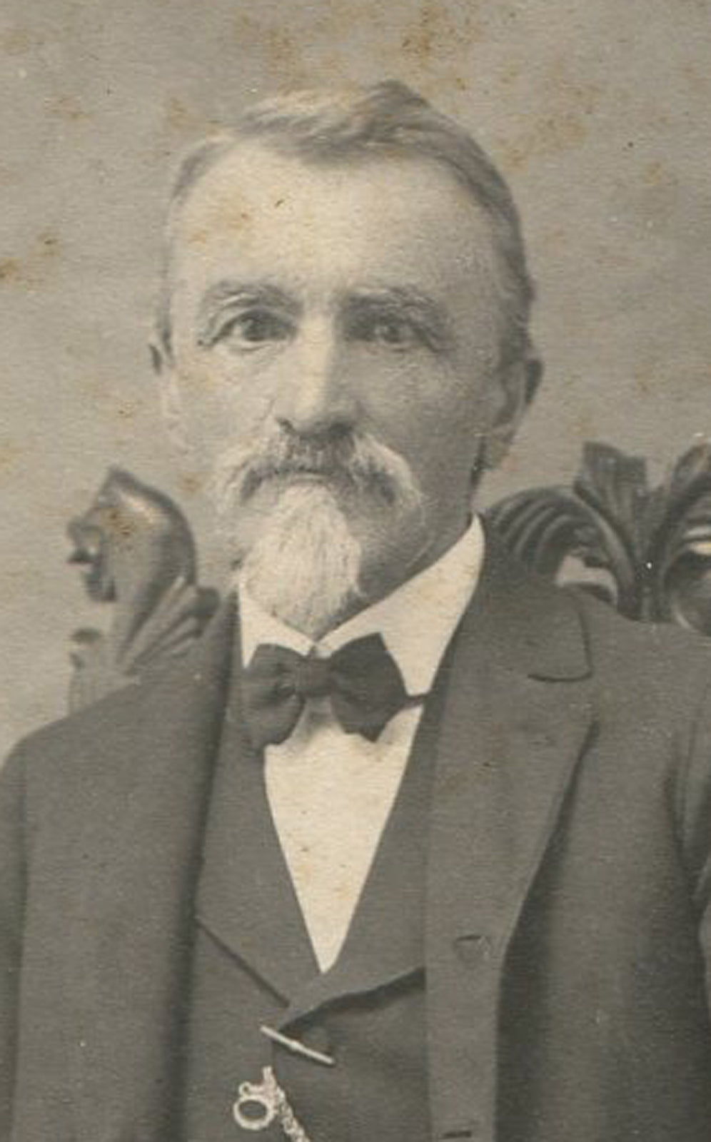 HANDSOME OLDER MAN WITH WHITE BEARD, ORNATE CHAIR. CABINET CARD. ALLEGHENY, PA