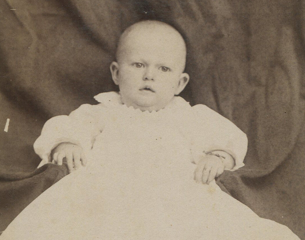 HIDDEN MOTHER HOLDING GRUMPY BABY. CABINET CARD.