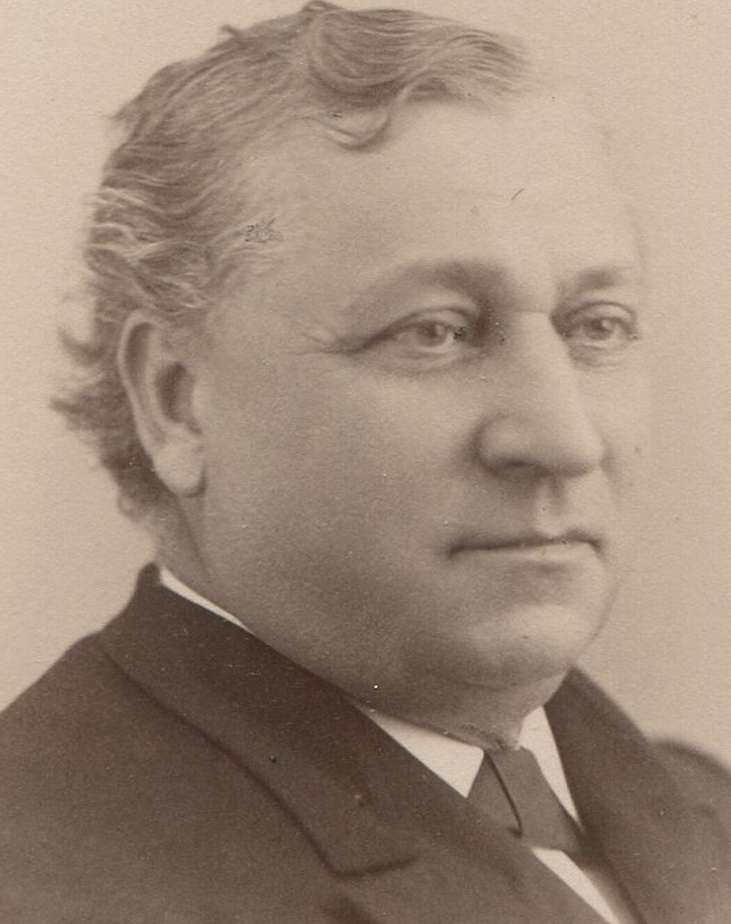 ROUND FACED MAN WITH MESSY HAIR. CABINET CARD. BROCKTON, MASS.