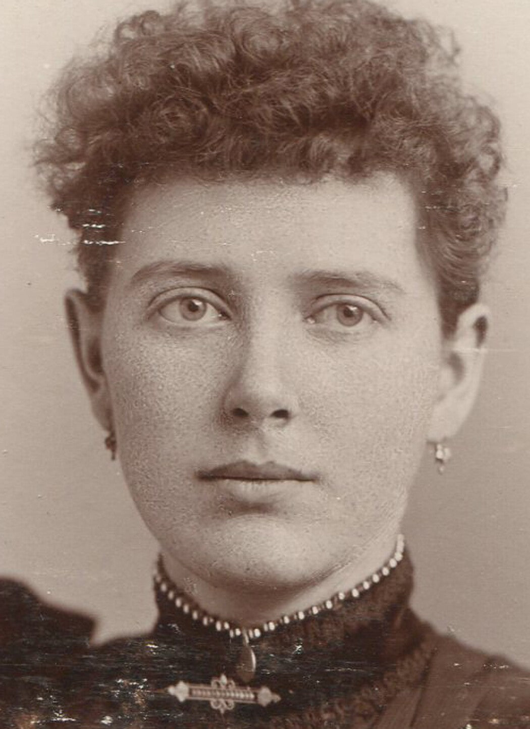 Vintage Cabinet Card Photo: Lovely Woman with Curly Top Hair, Poughkeepsie NY –