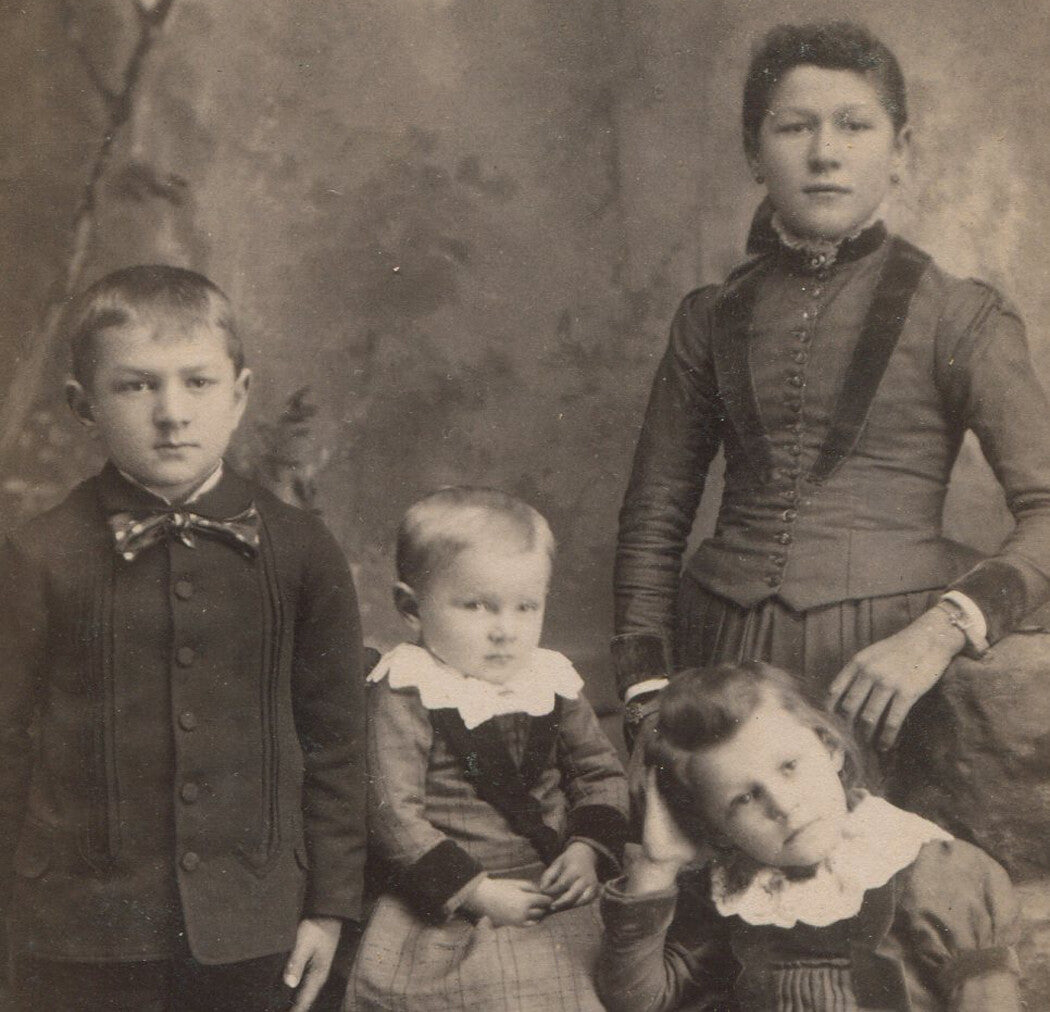 YOUNG SIBLINGS, GAZING THROUGH SUSPICIOUS EYES. VERY INTERESTING. CABINET CARD.