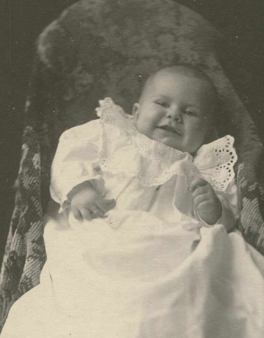 LAUGHING BABY SQUIRMING IN CHAIR. CABINET CARD. PORTLAND, OREGON.