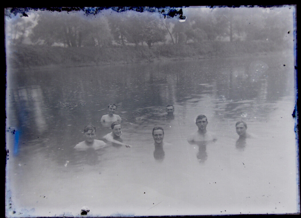 MEN SWIMMING/STANDING, HEADS ABOVE WATER. 5X7 GLASS PLATE NEGATIVE.