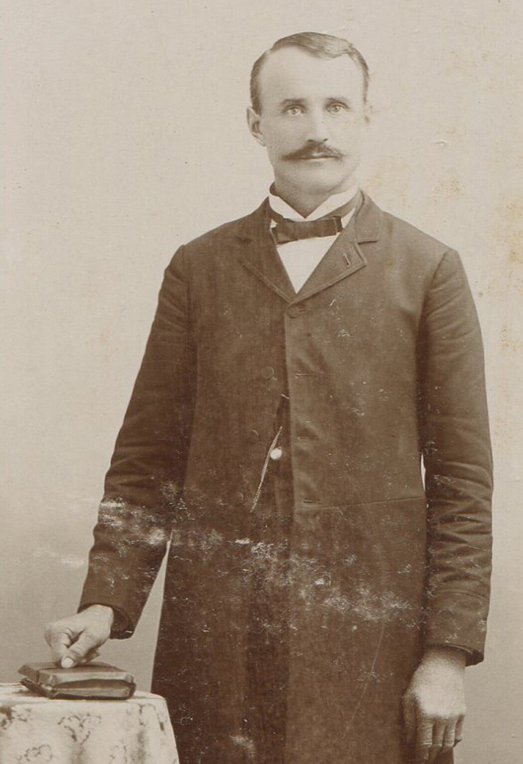 MAN, STANDING W/KNUCKLES ON BOOK. CABINET CARD. CENTER POINT, IOWA.