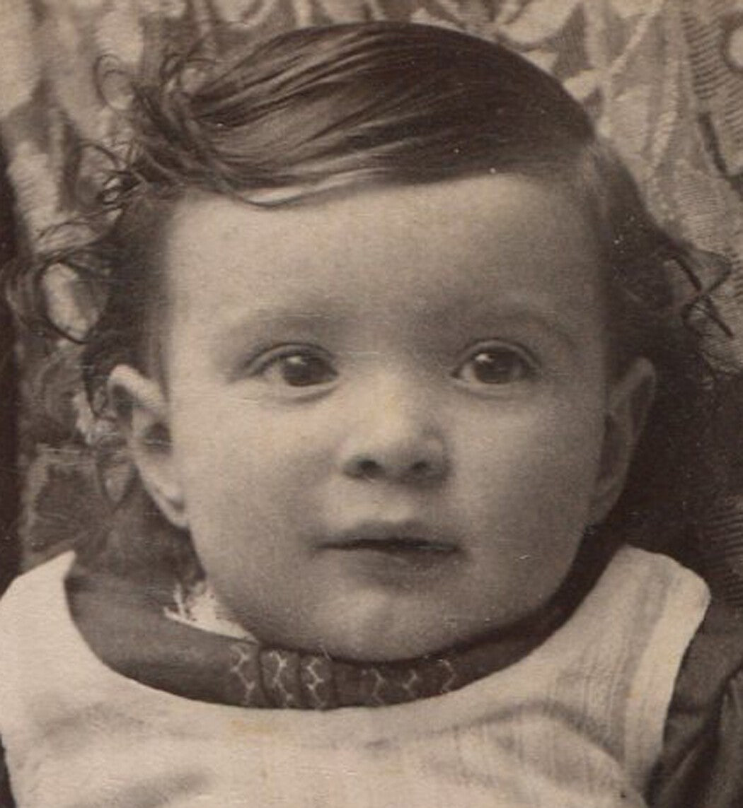 Vintage Baby on an Overstuffed Chair Cabinet Card - Pontiac, MI - Early 20th