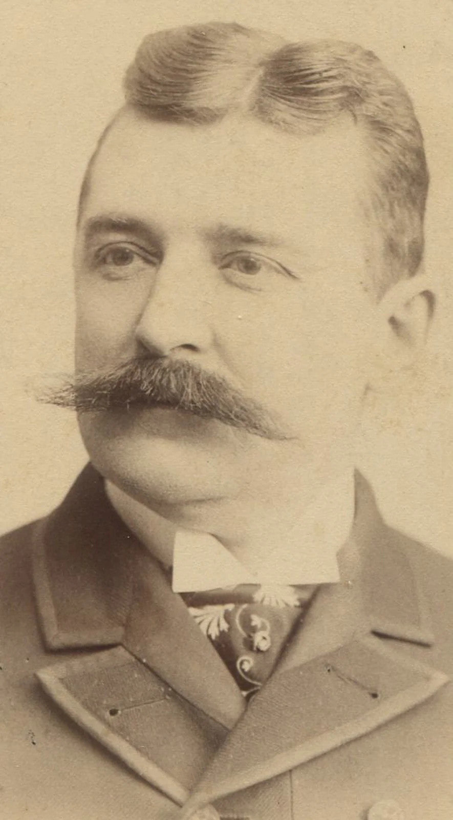 MAN W/PUFFY HAIR AND BIG MUSTACHE. CABINET CARD. CHICAGO, ILL.