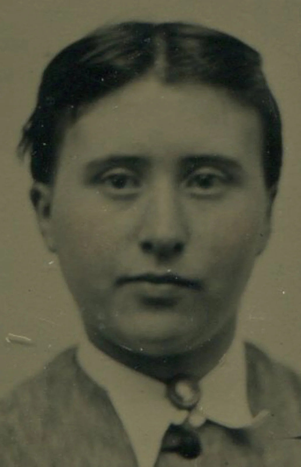 WOMAN, DARK PULLED BACK HAIR. TINTED TINTYPE.
