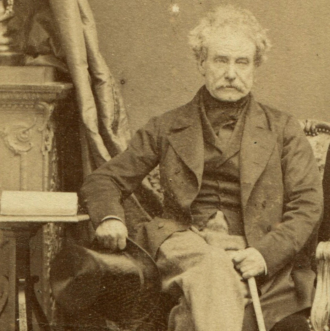 MAN W/TOP HAT AND CANE. CDV BY DISDERI, PARIS.