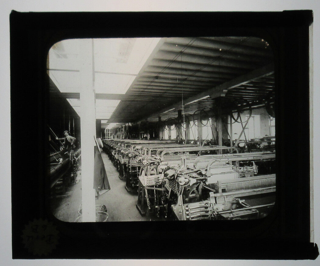 OCCUPATIONAL, TEXTILE FACTORY SETTING. 1900. PHOTO ON GLASS.