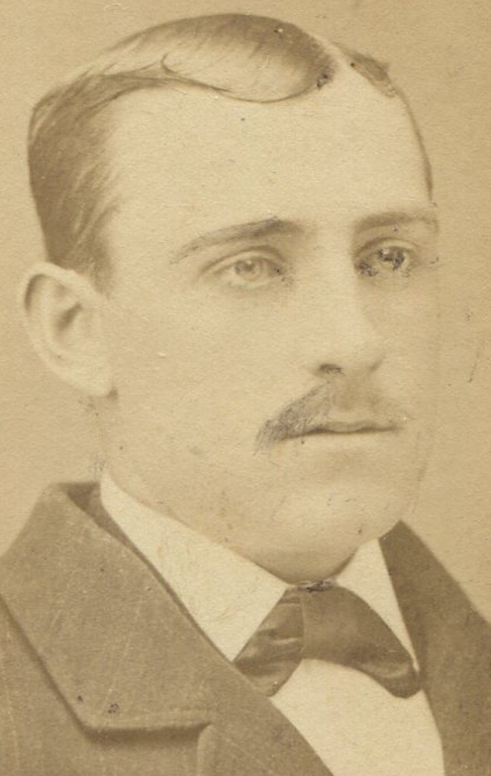 STURDY LOOKING MAN W/CLEFT CHIN. CABINET CARD. N.Y.