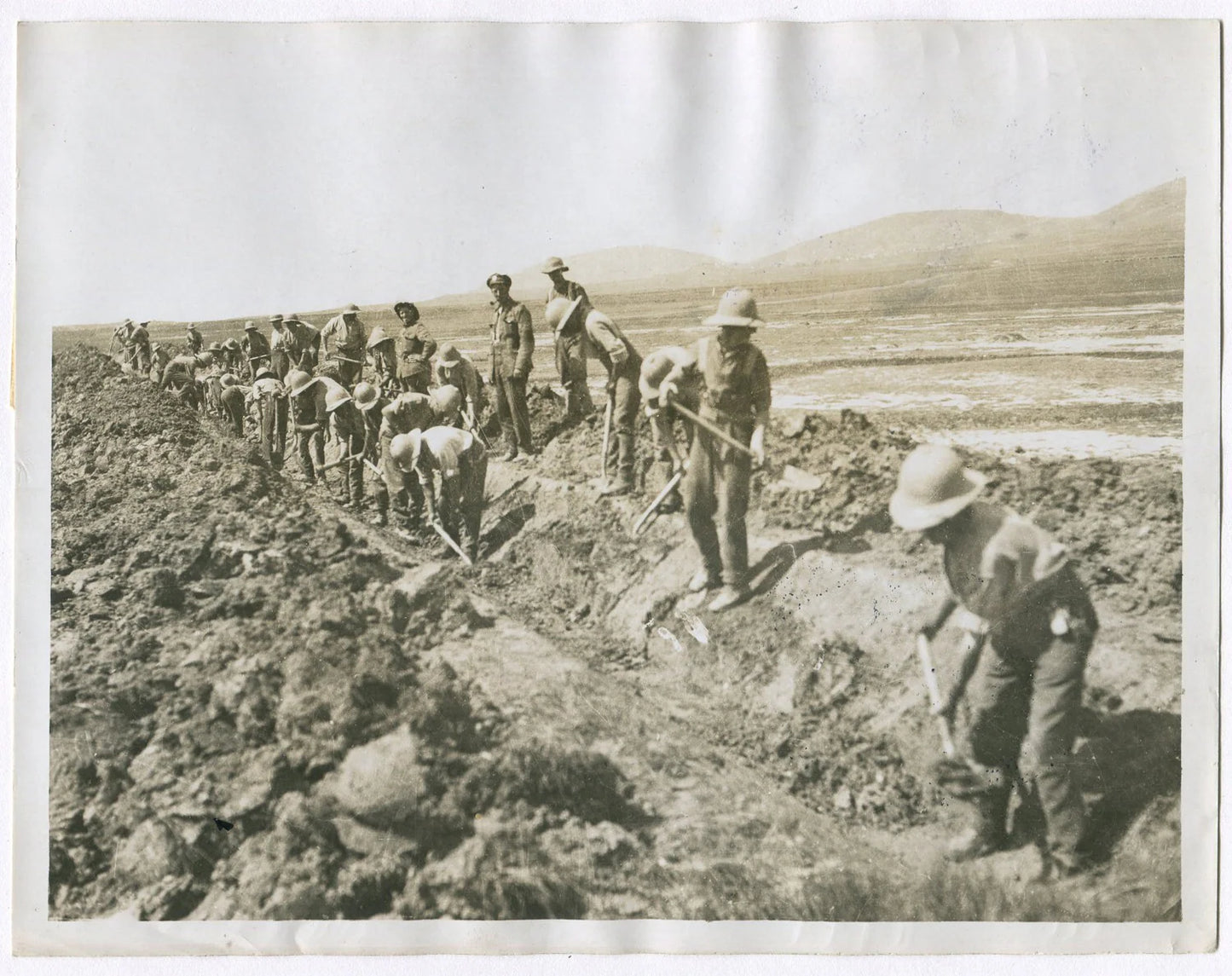 BRITISH TROOPS/LABOUR BATTALIONS DRAIN DAUBATALI MARSH. WWI. (8x10 REPRINT)