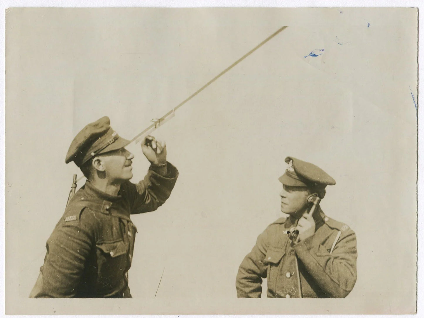 BRITISH ANTI AIRCRAFT RANGE FINDER. FRONTLINES, FRANCE. WWI. (8x10 REPRINT)
