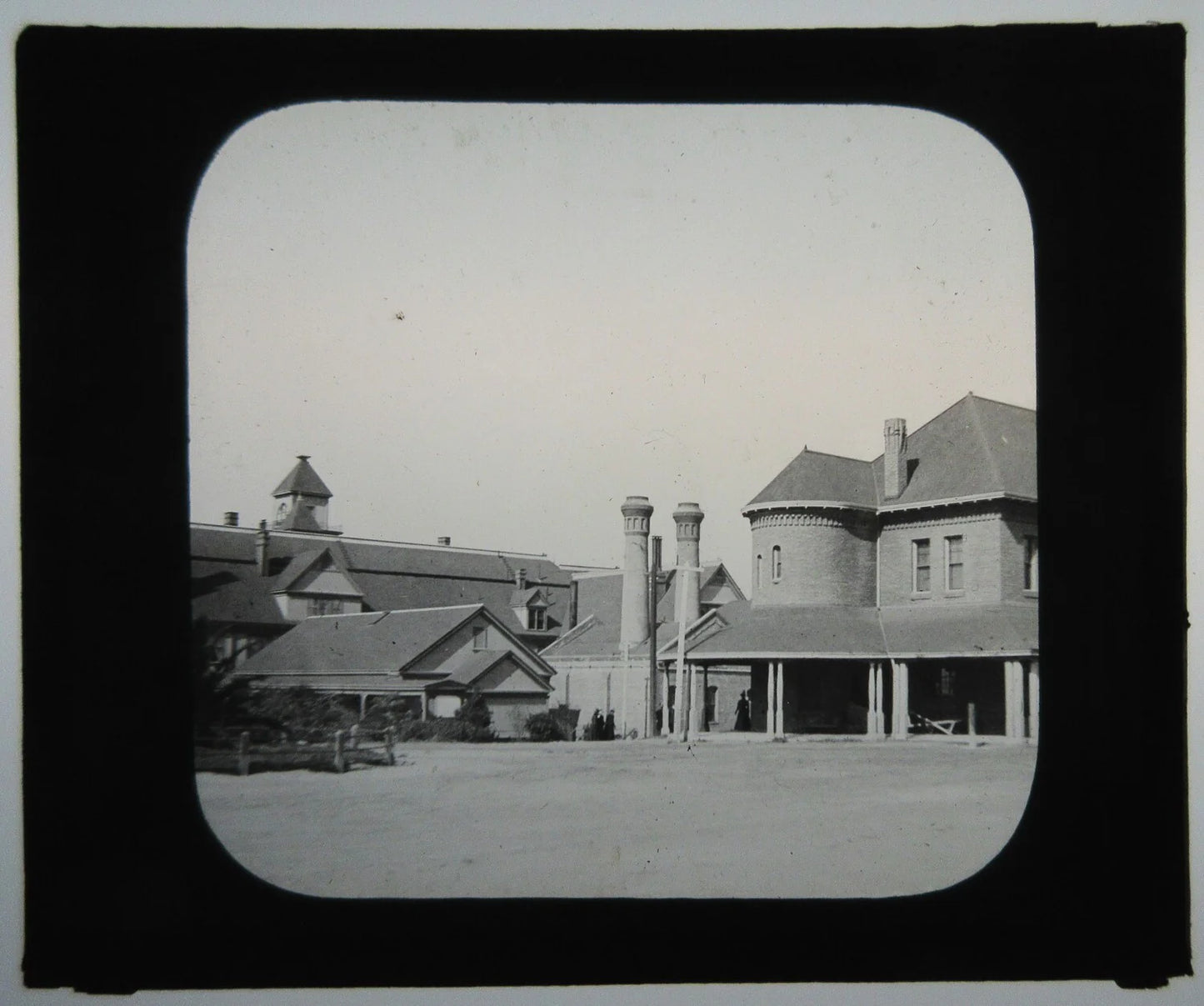 LARGE HOUSE W/BARN. PHOTO ON GLASS.