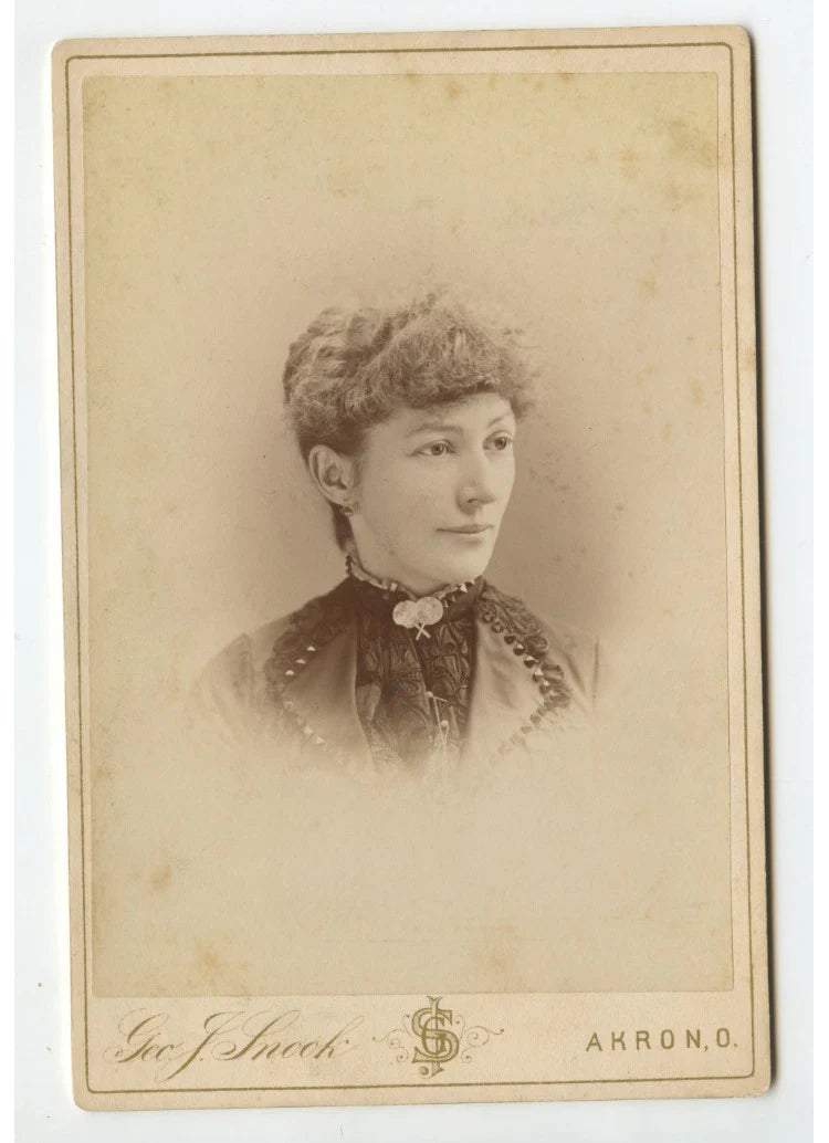 CAB PHOTO LADY FROM AKRON/ASHLAND, OH, BY SNOOK, GRAPHIC BACK