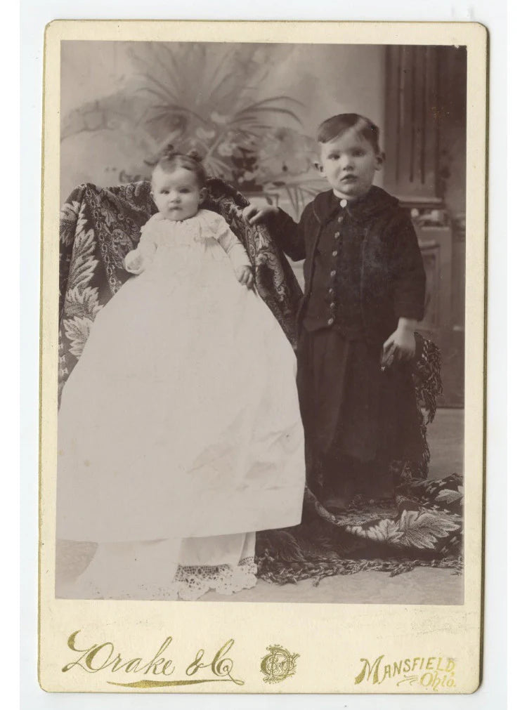 CAB PHOTO CUTE SIBLINGS FROM MANSFIELD, OHIO, BY DRAKE, LAST NAME SEARLE?