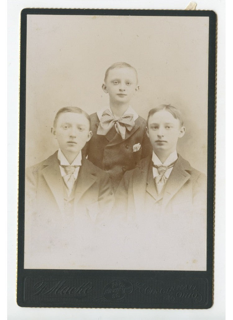Vintage cabinet card photo: three Cincinnati brothers by Macke, graphic back,