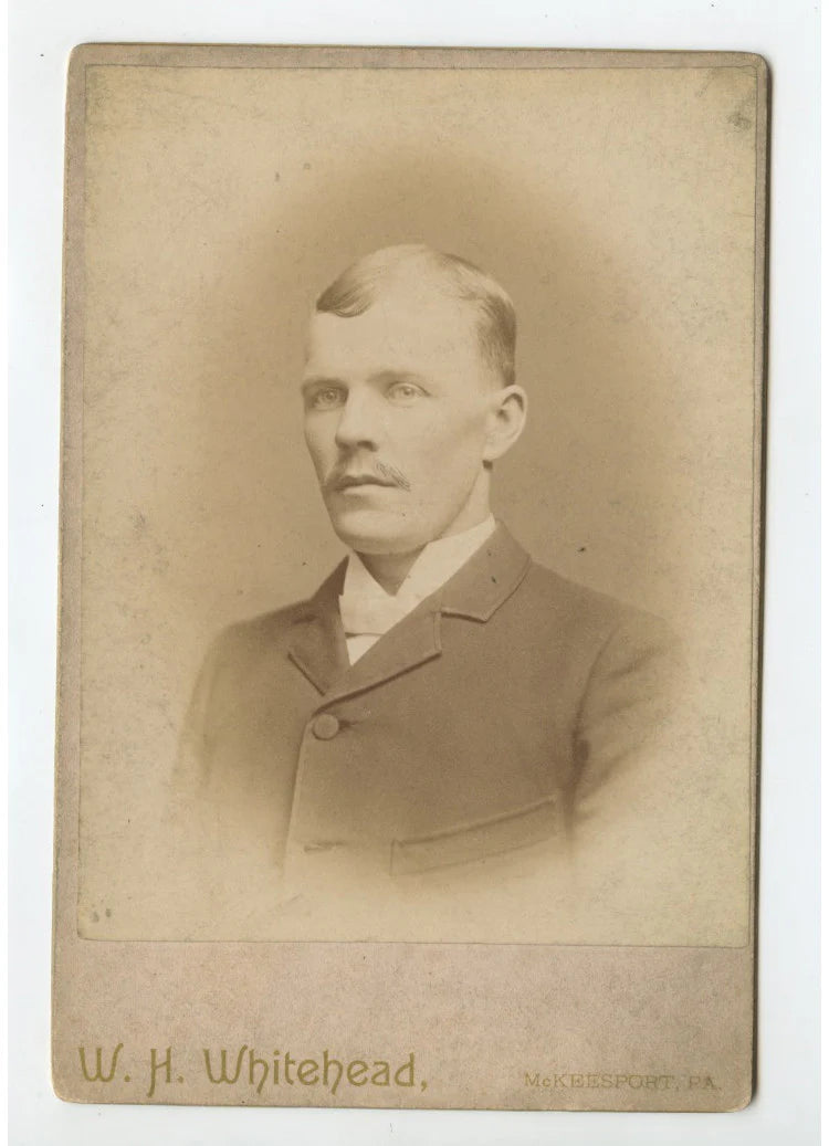 CAB CARD PHOTO MAN W/ NICE SUIT FROM MCKEESPORT, PA, BY WHITEHEAD, GRAPHIC BACK