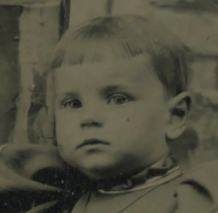 CUTE CHILD, TINTYPE PORTRAIT, PAINTED BACKDROP HOUSE, FLOWERS + GATE, 1/6 PLATE