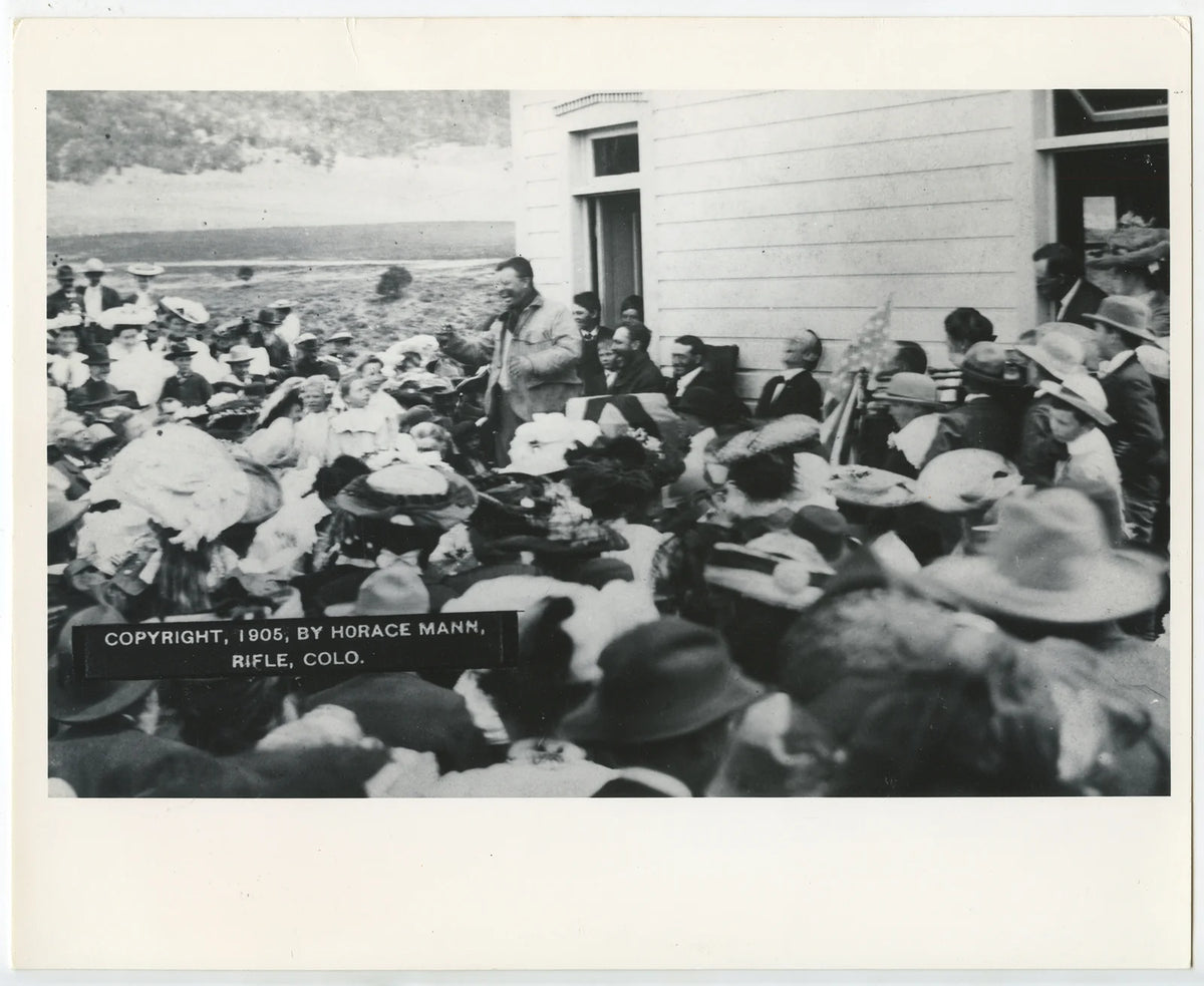 U.S. PRESIDENT THEODORE ROOSEVELT/CROWD AT SCHOOLHOUSE, 8X10 PHOTO REPRINT ONLY
