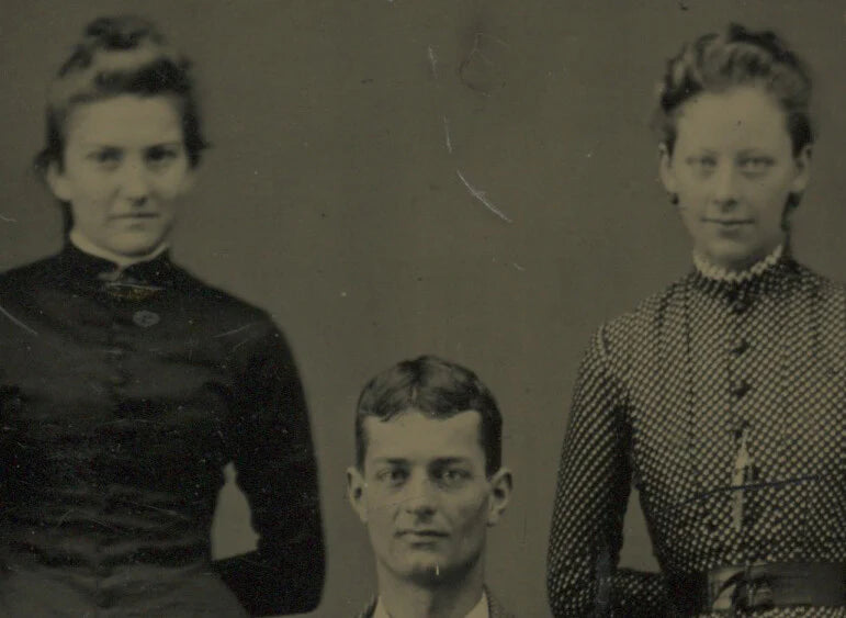 TINTYPE STUDIO PORTRAIT MAN + 2 LADIES, GROWN WELL-DRESSED SIBLINGS, 1/6 PLATE