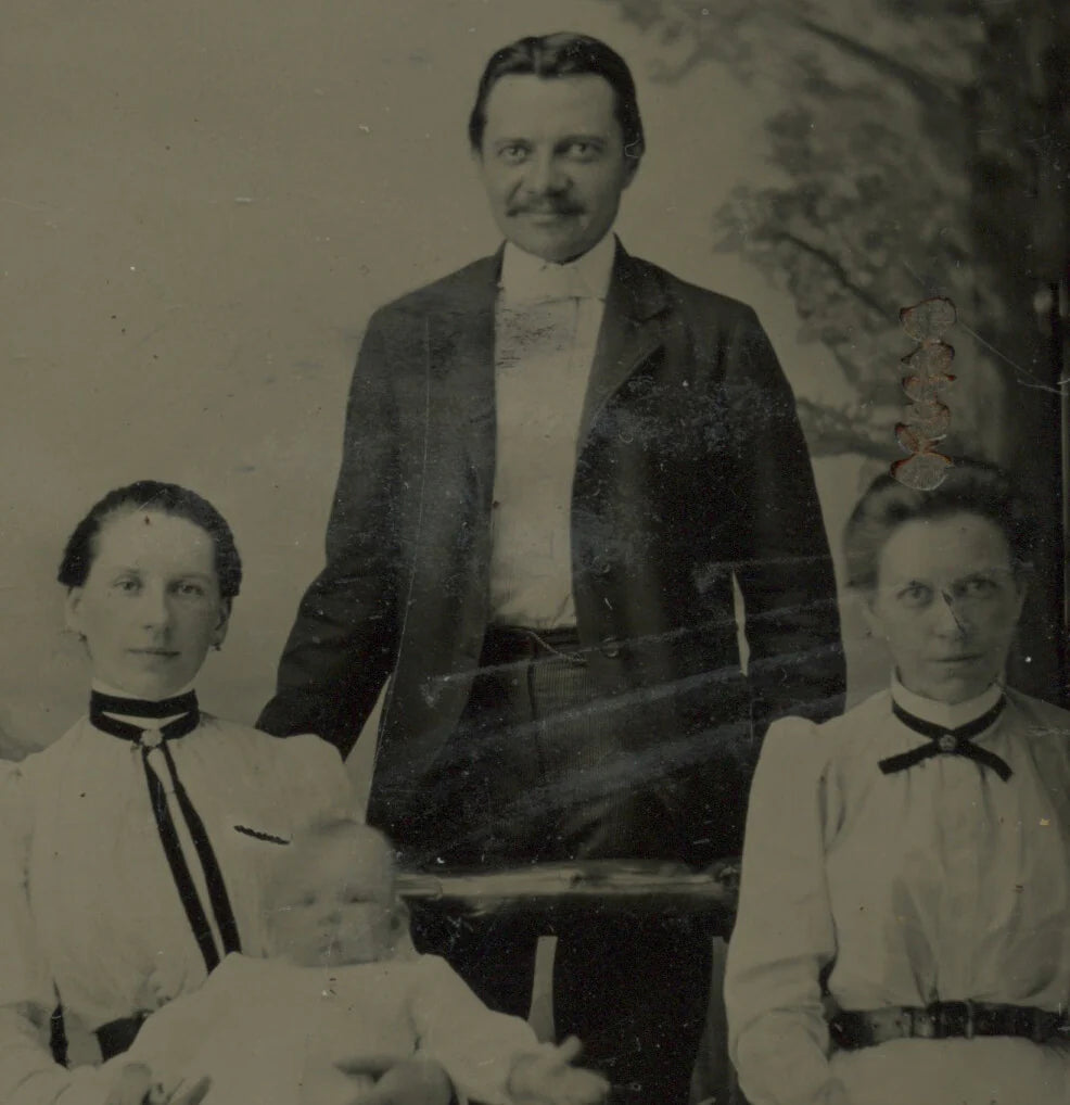 GROUP PHOTO, FAMILY/3 GENERATIONS, TINTYPE STUDIO PORTRAIT, 1/6 PLATE