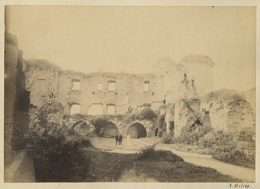 VINT ALBUMEN, CHATEAU DE COUCY COUR INTERIEURE, ARCHITECTURE/RUINS