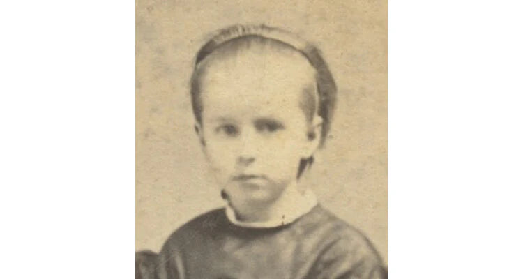 CDV STUDIO PORTRAIT CUTE GIRL W/ BOOK FROM BRIDGEPORT, CONN