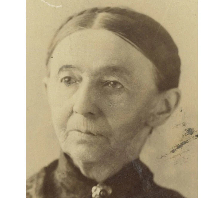 ROCHESTER, NY, LADY W/ PRETTY DRESS PORTRAIT