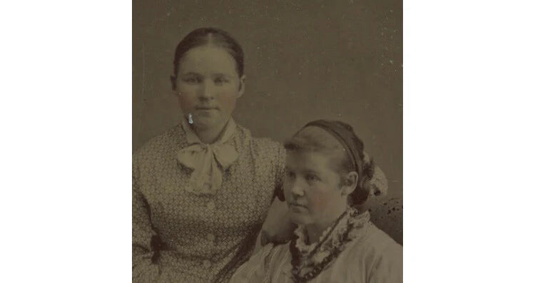 SISTERS, 2 LADIES, PRETTY DRESSES, 1/6 PLATE TINTYPE