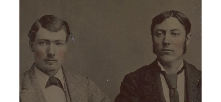2 MEN/BROTHERS, NICE SUITS, 1/6 PLATE TINTYPE STUDIO PORTRAIT