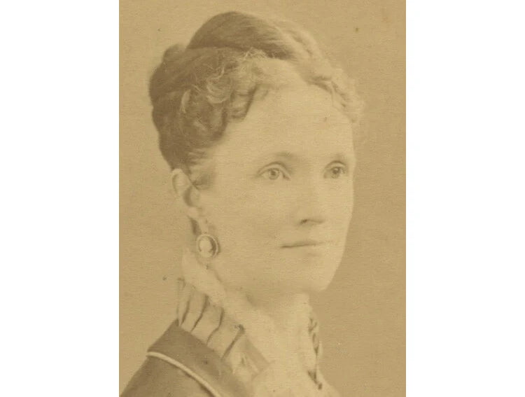 BOSTON, MASS, CDV PHOTO BY HARDY, LADY W/ PRETTY DRESS