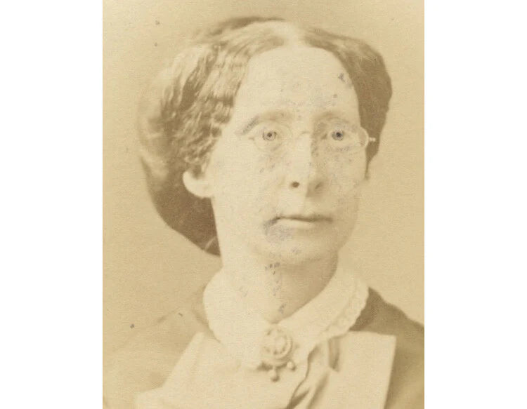 WILMINGTON, DEL, PHOTO LADY W/ BOW, IDED ON BACK - GARRETT