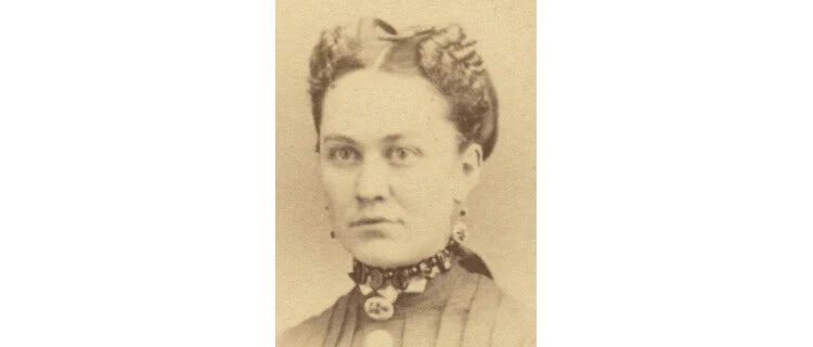 STUDIO PORTRAIT LADY W/ PRETTY DRESS