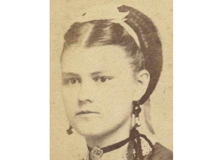 STUDIO PORTRAIT BY NASON, LADY W/ PRETTY DRESS/BOW