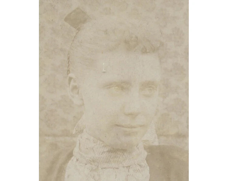 RIDGWAY, PA, STUDIO PHOTO OF A LADY W/ PRETTY DRESS