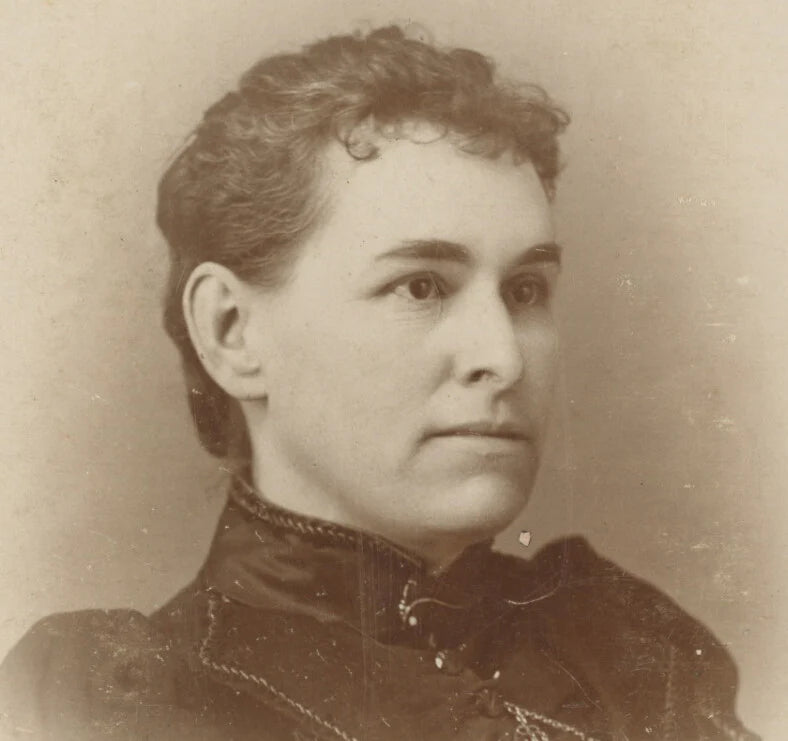 HIGGINSVILLE, MO, PHOTO OF LADY W/ PRETTY DRESS