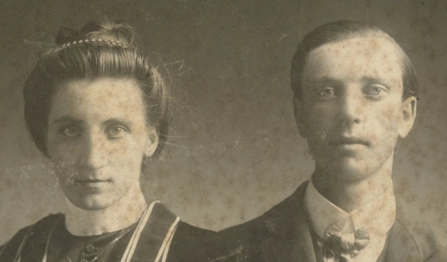 NEWCOMERSTOWN, OH, PHOTO OF MAN + WIFE